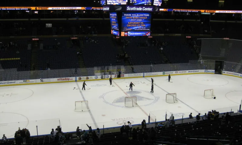 Blues Battle Avalanche for Thrilling 3-2 Win as Thomas Shines with Hat Trick