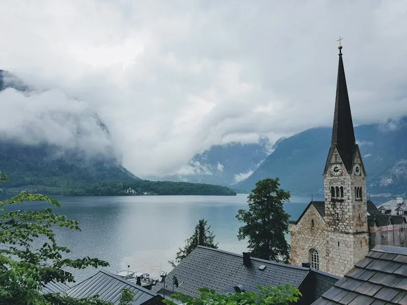 10 Cities Around the World That Pay You to Move There