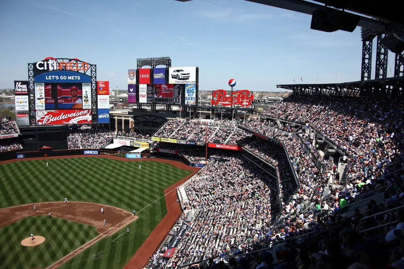Mets’ Clay Holmes Faces Long Recovery After Fractured Fibula from Line Drive