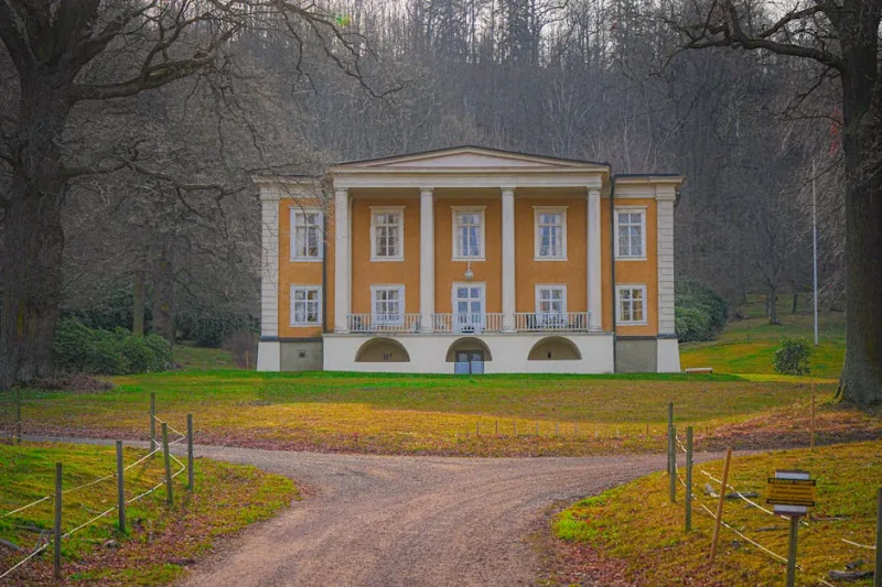 Elevating Luxury Living: Designing Private Art Galleries in Mansions for 2026