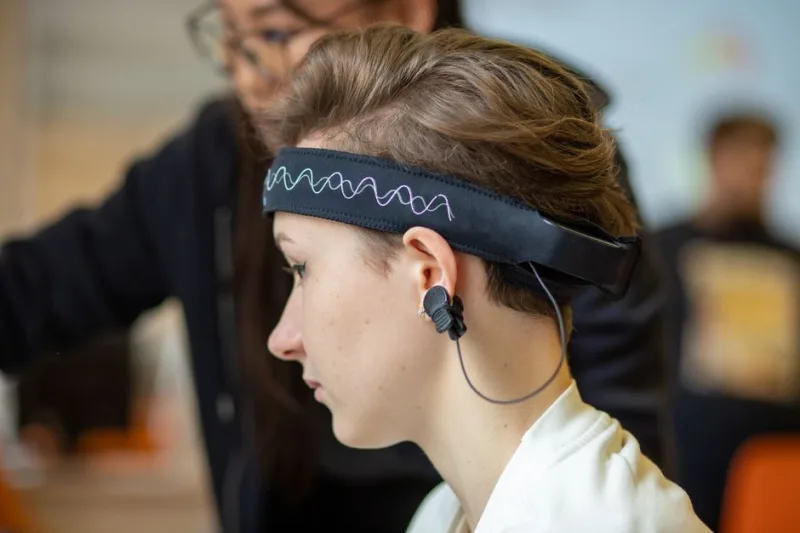 Brain-Machine Interfaces: The Next Leap in Personal Tech for 2026