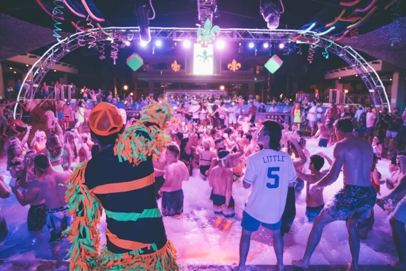 How to Enjoy Greece’s Nightlife Like a Pro